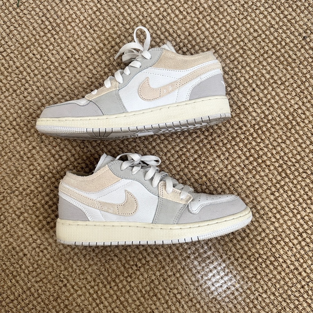 Air Jordan 1 Low SE Craft 'Inside Out - Tech Grey' 
size: 7 womens / 5.5 youth